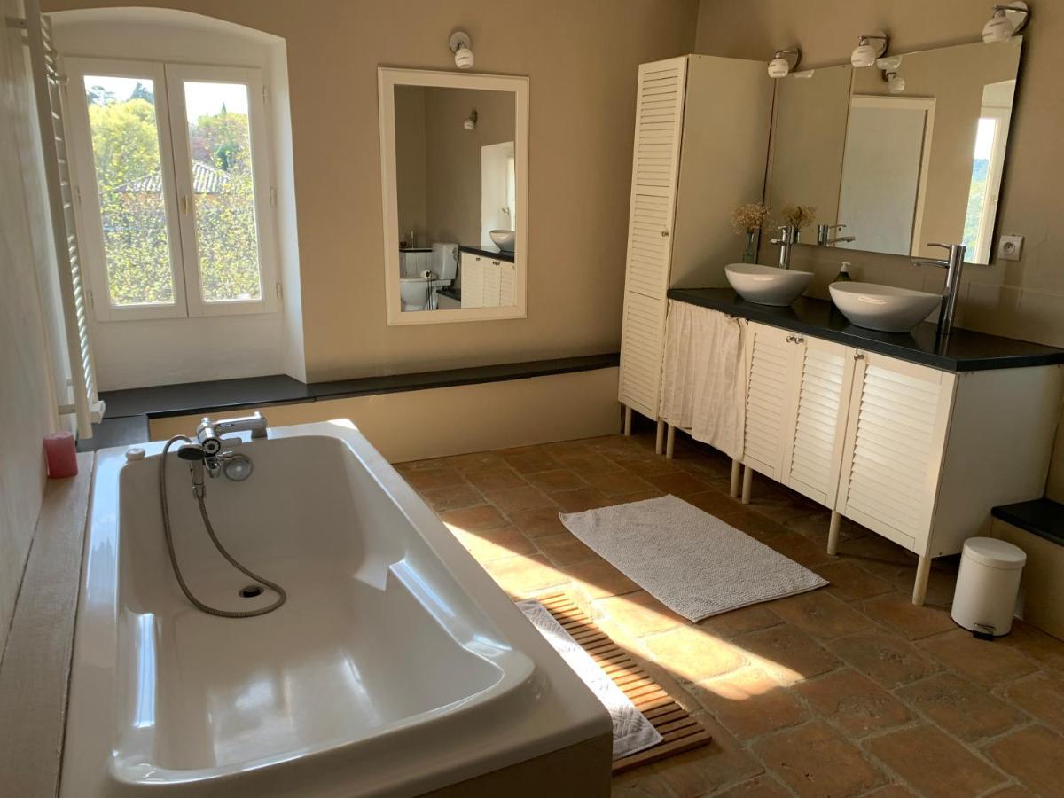 Mas Les Romarins, 10 Min D'Uzes, Piscine Et Grand Jardin Clos, Jeux, Nid De Repos Et Base Pour Activites Dans Le Gard (Adults Only) Exterior photo
