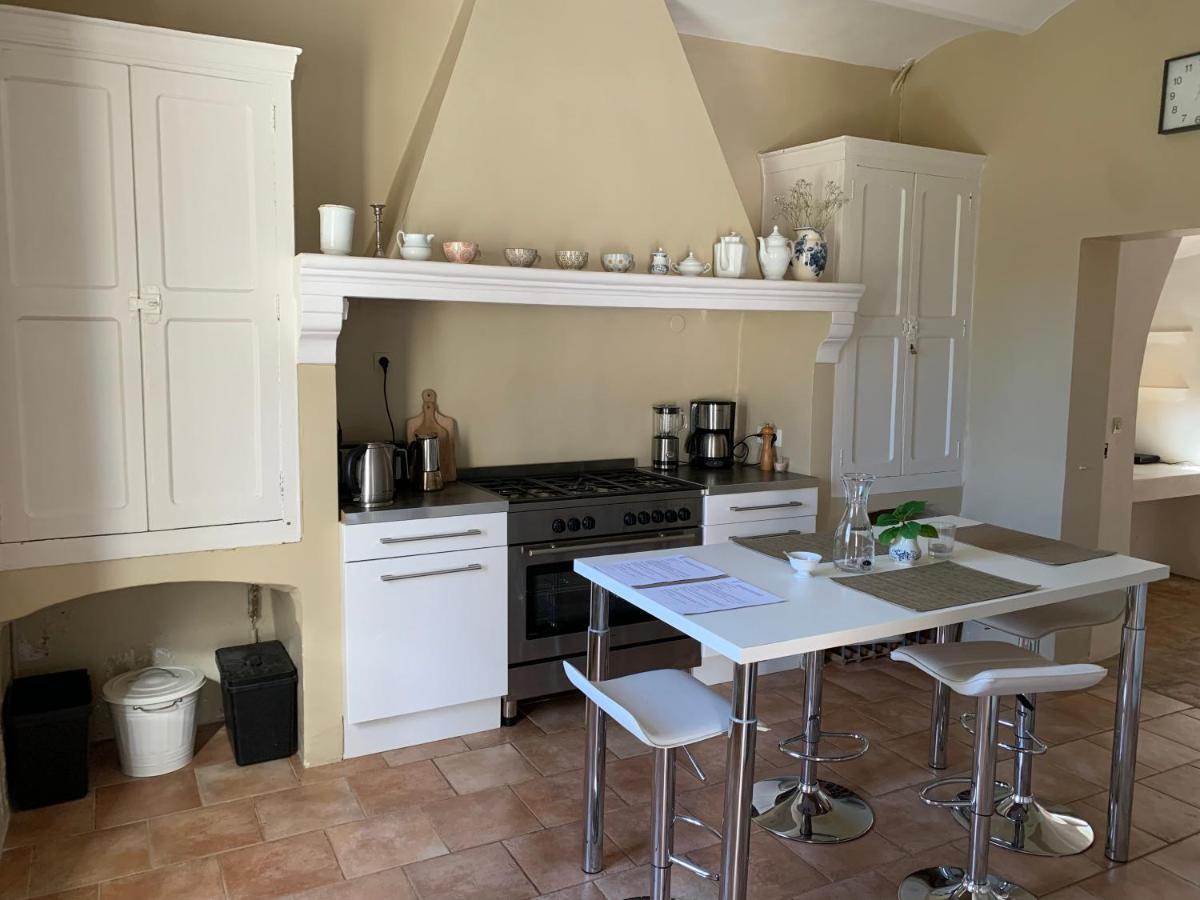 Mas Les Romarins, 10 Min D'Uzes, Piscine Et Grand Jardin Clos, Jeux, Nid De Repos Et Base Pour Activites Dans Le Gard (Adults Only) Exterior photo